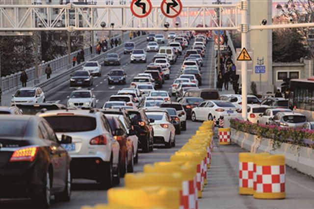 大桥通车后扬子江隧道车流降4成 大桥拥堵或成常态