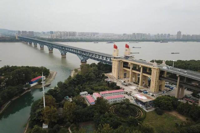疏解南京长江大桥“桥头堵” 出路在桥外