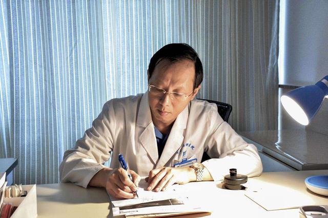 委员建议推动青少年近视防控 “小眼镜”低龄化趋势待破解