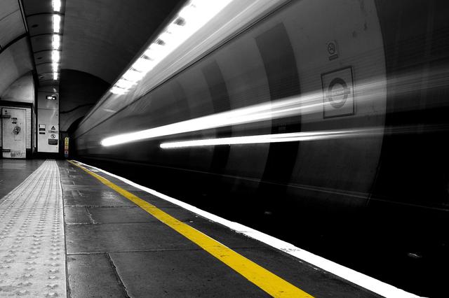 今起至2月底南京乘地铁能领红包啦