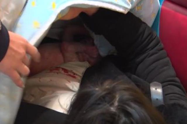 孕妇一人寒夜街头早产 母亲前夫无人照料