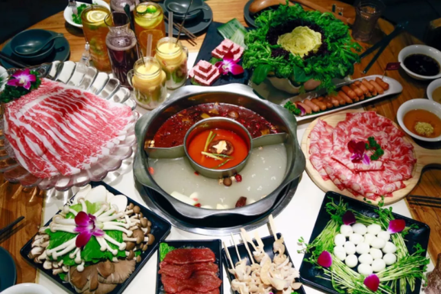 女子相亲带两闺蜜蹭饭 结账时小伙提出AA被泼茶水