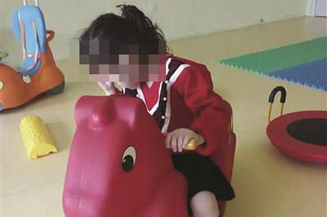 收养重病弃婴7年花费50多万 如今含泪解除收养关系