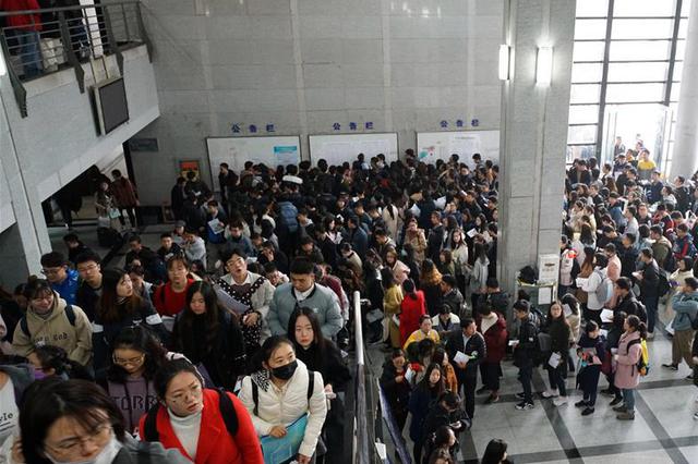 江苏省考报名首日达899人 最激烈岗位竞争比达15：1