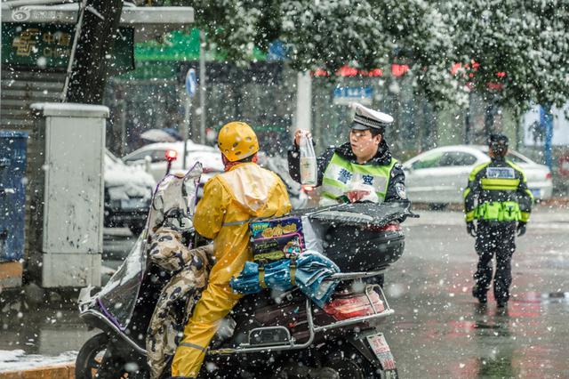 南京送餐员2018年平均月薪8728元 排全国第三