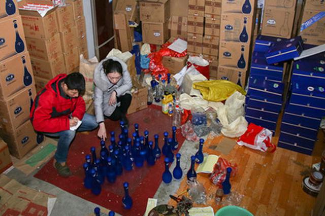 真酒瓶里装假茅台 南通破获特大制售假酒案