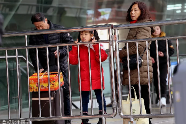 “反向春运”兴起 你何时接父母来大城市过年？