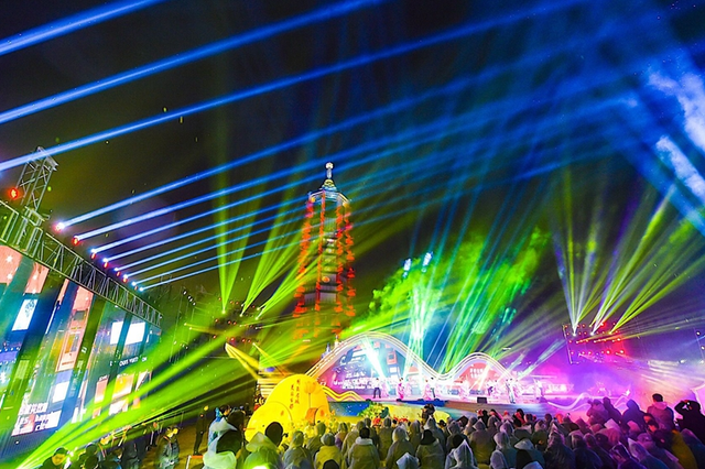 “水陆空”全城点亮 秦淮灯彩闪耀“盛世繁花”