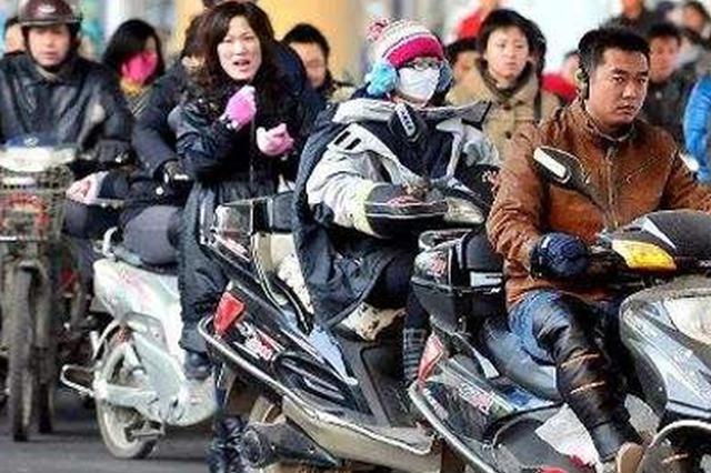 江苏4月起将严管电动车 在街头路口设立交通安全教育站