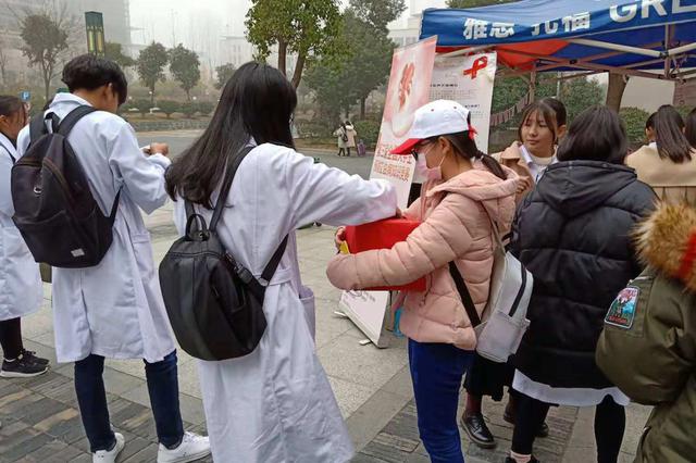 女子谎称闺蜜染艾滋 卖“抗艾药”12年骗走64万