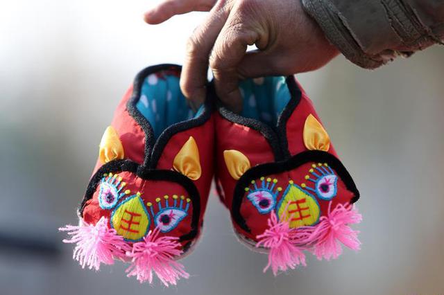 5岁娃脚部畸形真凶竟是软布鞋 孩子选鞋讲究多