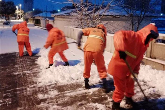 启动清雪除冰应急预案 无锡城管出动7000多人保畅通