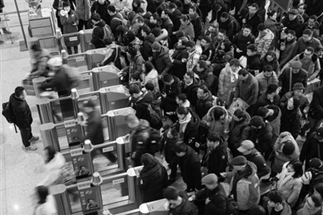 南京铁路迎来返程客流高峰 日南京往广州高铁票售空