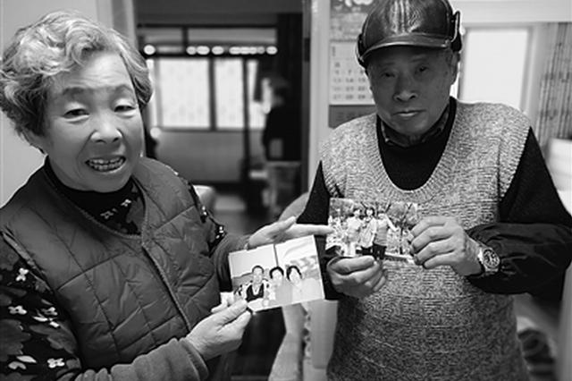 两个女儿定居国外 七旬父母配齐15个行李箱漂洋过海