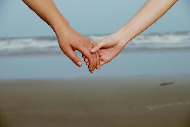 “神仙爱情”走红网络 期待平淡中的不平凡