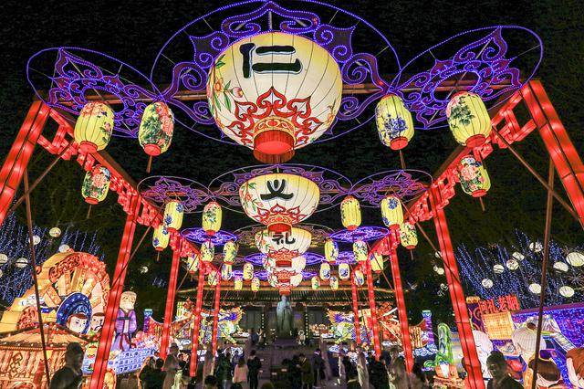 元宵节逛花灯 明天晚上哪里的灯会最令人心动？