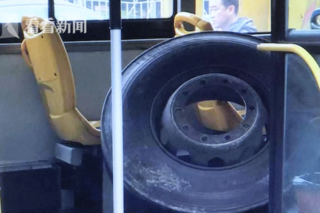 公交车行驶途中轮胎突然飞出 3岁男童被砸身亡