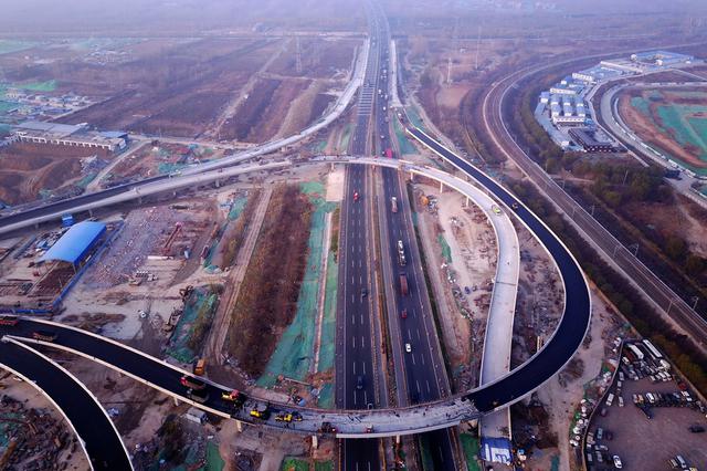 李克强：两年内基本取消全国高速公路省界收费站