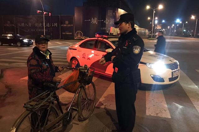 硬核老太!7旬老太骑车买菜迷路 乱骑20公里