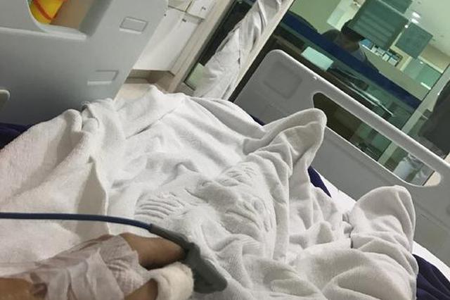 女孩泰国出海撞礁石重伤失忆 旅行社：没有不管