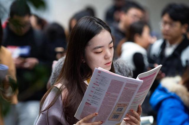 2019年公务员省考招录陆续启动 多省份将同日笔试