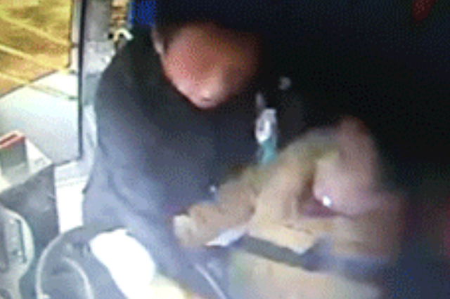 江苏"抢夺公交车方向盘案"宣判 肇事男子获刑两年