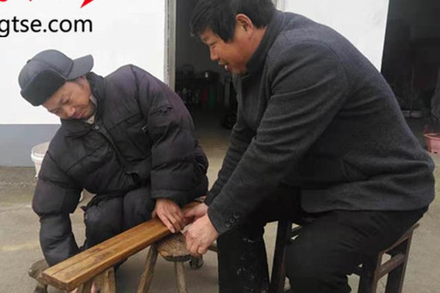 吃上热饭他吃一次哭一次 43年兄弟情让"僵人"复苏