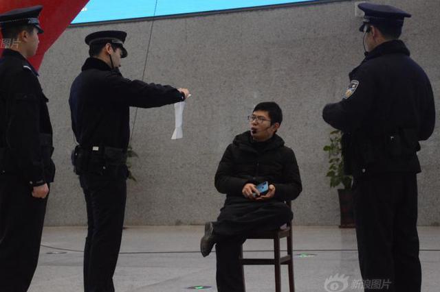 代表:对霸座劝导难起效 应完善铁路法规让处罚有据