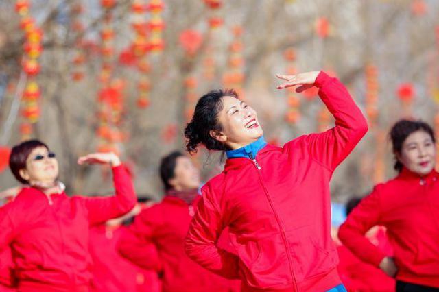 政协委员建议将“中国大妈”广场舞扰民纳入法制管理