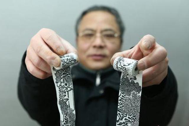 保安十余年潜心绘画 长卷画作公开展出引关注