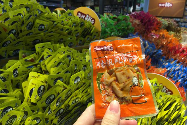 湖南平江对100余家辣条企业进行整治