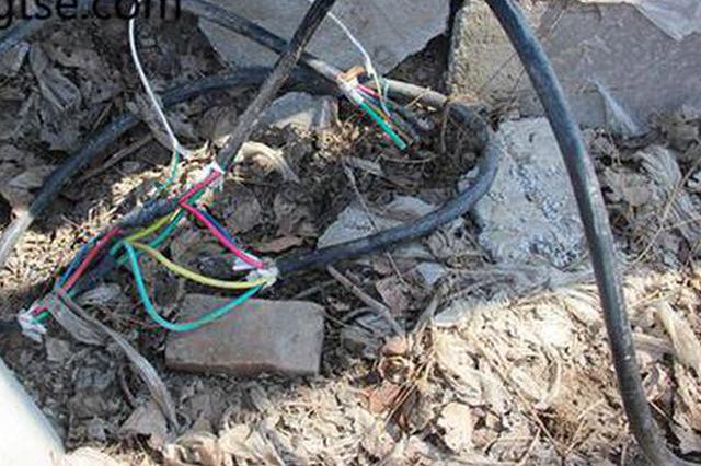 小饭店店主挖30米“地道”埋电线偷电