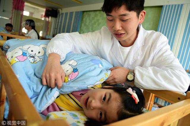 “报复性熬夜”一族该如何走出困境？应给予人性关爱