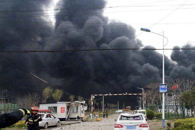 应急管理部党组书记黄明赴江苏盐城化工厂爆炸现场