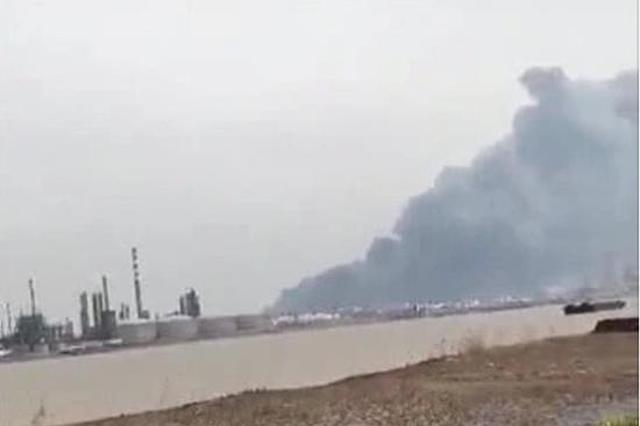 江苏盐城一化工园区内发生爆炸 消防已赶赴现场