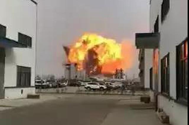江苏10市35个消防中队389名指战员正赶赴盐城爆炸现场