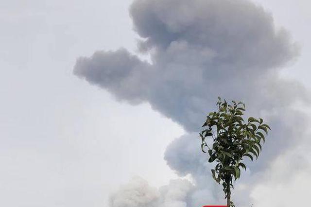 江苏盐城一化工园区内发生爆炸 附近群众：车子都被震得跳起来了