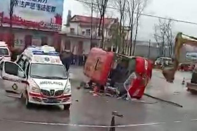 河南固始公交车事故致4死15伤 两司机被警方控制