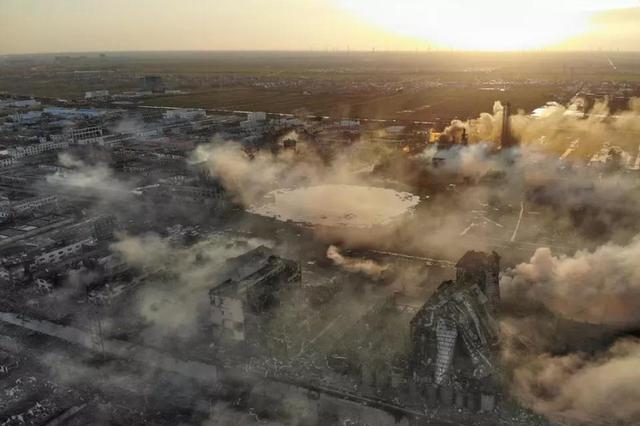 盐城爆炸逝者家属：叔叔刚回工厂没十天就出事了