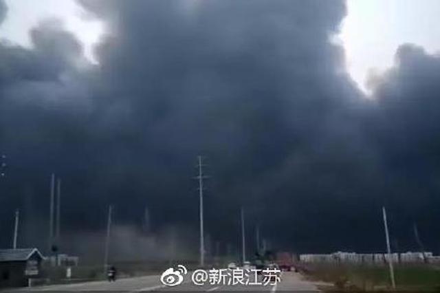 响水化工厂爆炸续：运天然气罐工人称，起火点为工厂铁棚