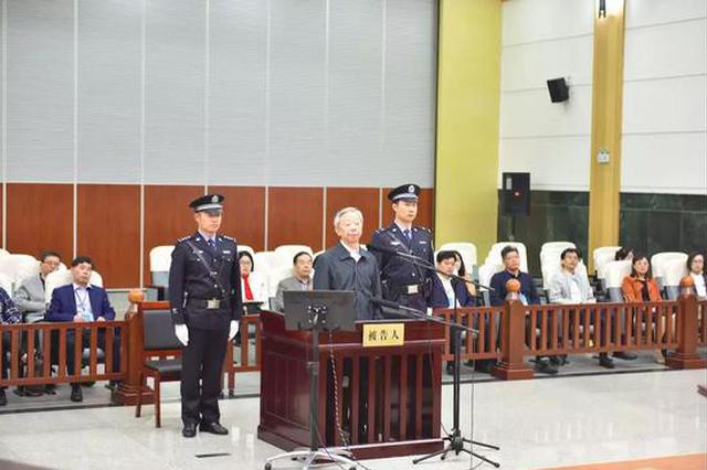 江苏一官员利用“股权分红”获65套房产和30个车位