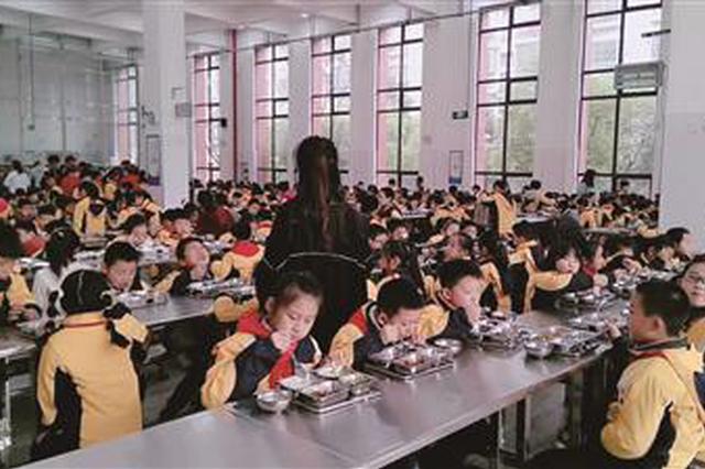 中小学食堂后厨长啥样 带你瞧瞧这两所样板校