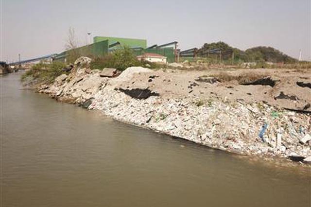 大量建筑垃圾被掩埋在雨花台长江边 谁干的？