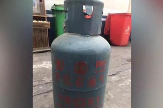 偷来的煤气罐险些毒倒小偷夫妻 幸亏民警来得早