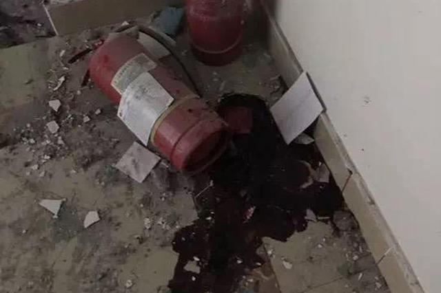 一家三口楼道捡到不明物品拆解时爆炸 物主被拘留