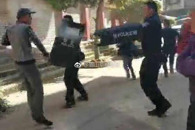 男子大锤砸银行袭警 警方：已送精神病医院治疗