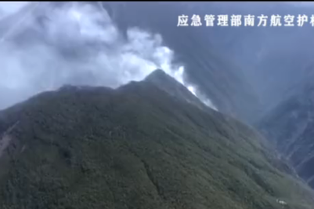 木里火灾继续采取地空配合扑救 地面已投入上千人