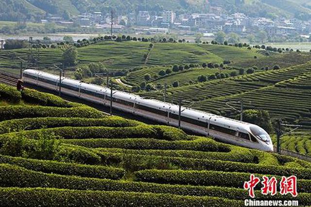 全国铁路今起实行新列车运行图 多条线路运行时间缩短