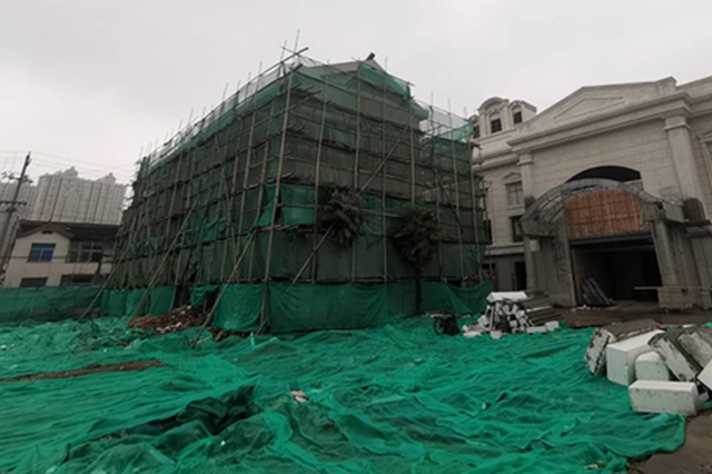 常州青山湾文化创意产业园内现违建 城管部门已责令整改