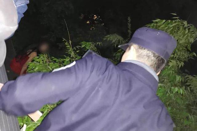 甘当“肉垫”！女子跳楼自杀 民警舍身接抱被砸伤